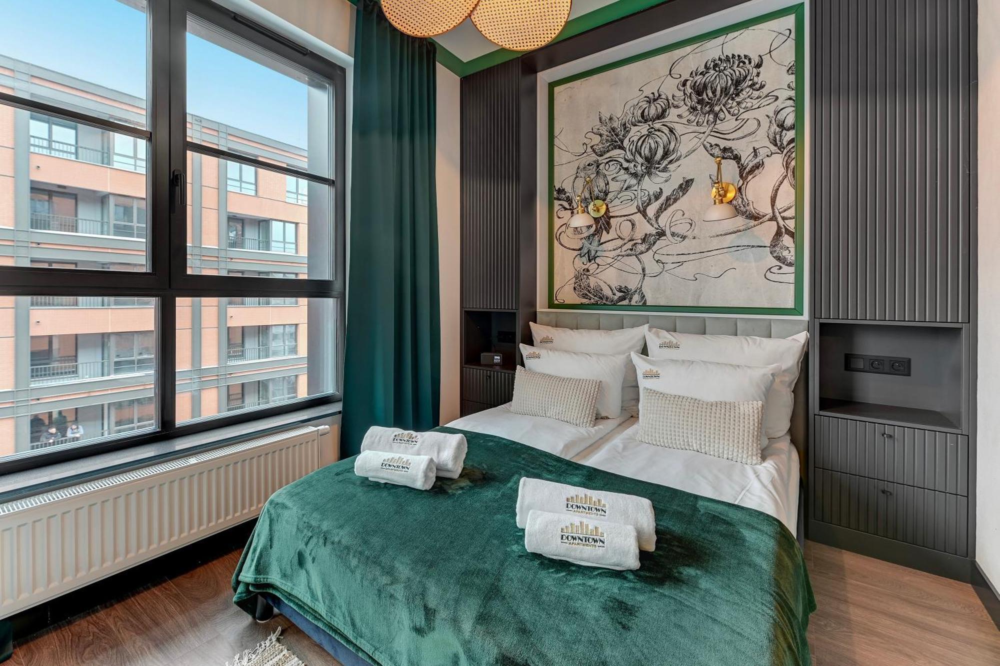 Doki Living - Foodhall & Parking By Downtown Apartments Гданск Екстериор снимка