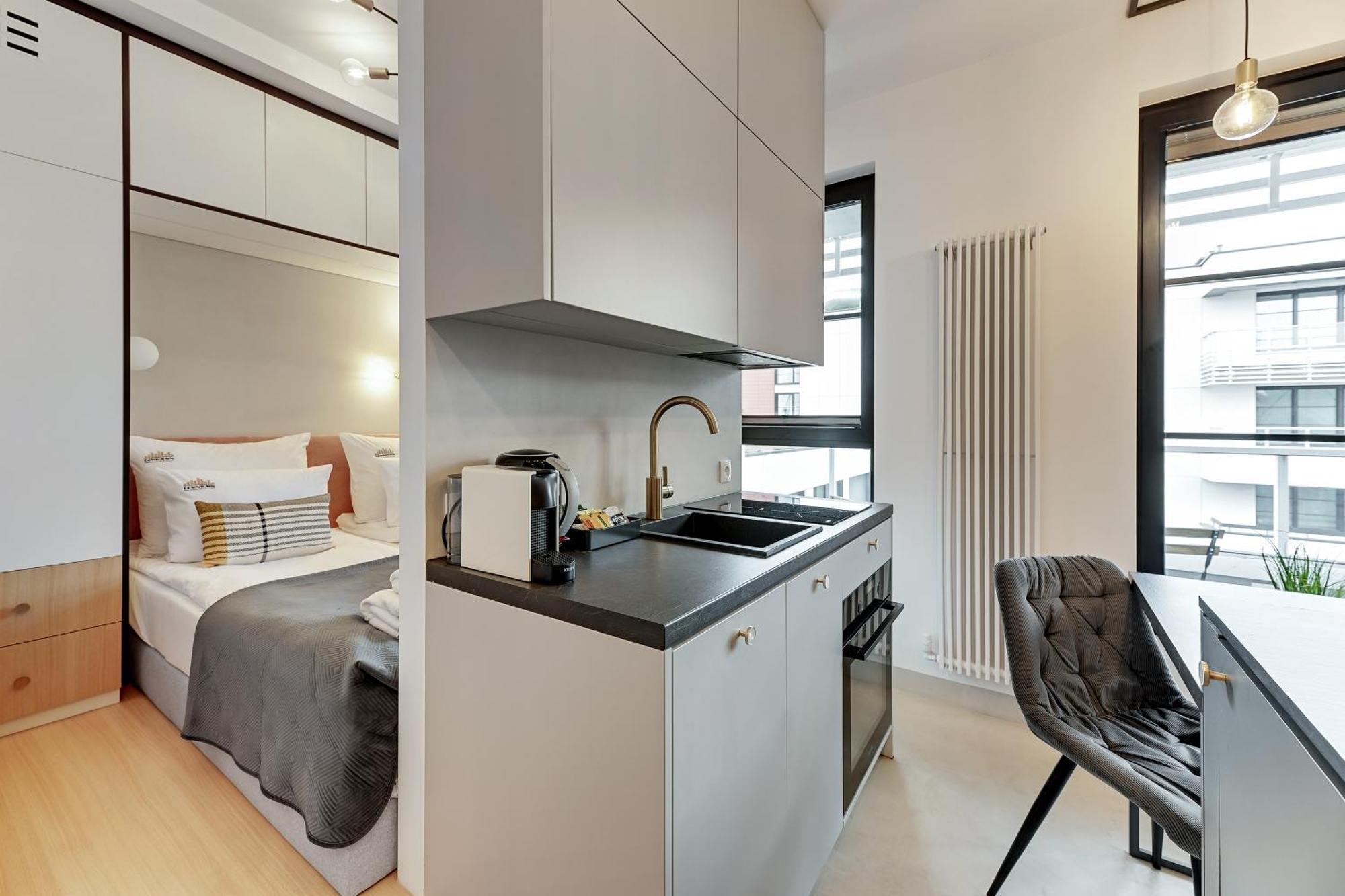 Doki Living - Foodhall & Parking By Downtown Apartments Гданск Екстериор снимка