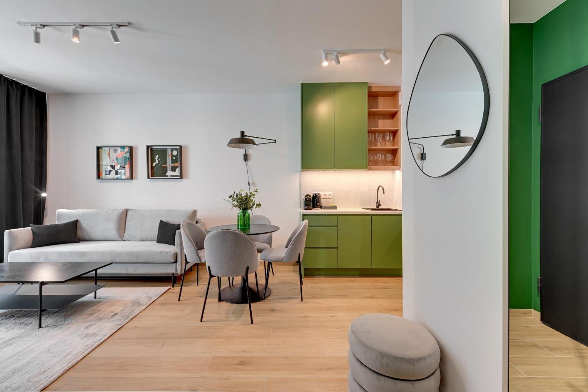 Doki Living - Foodhall & Parking By Downtown Apartments Гданск Екстериор снимка