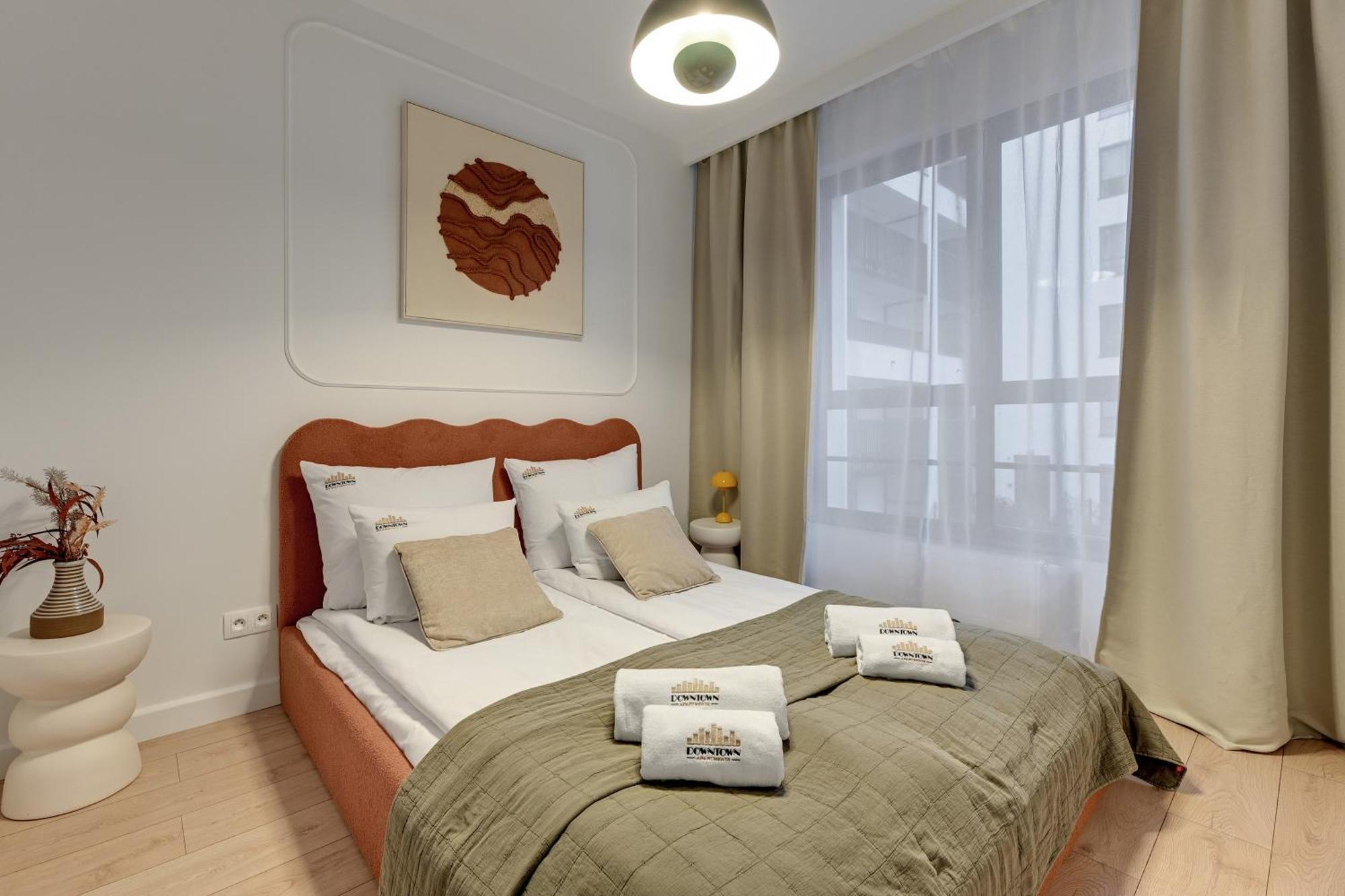 Doki Living - Foodhall & Parking By Downtown Apartments Гданск Екстериор снимка