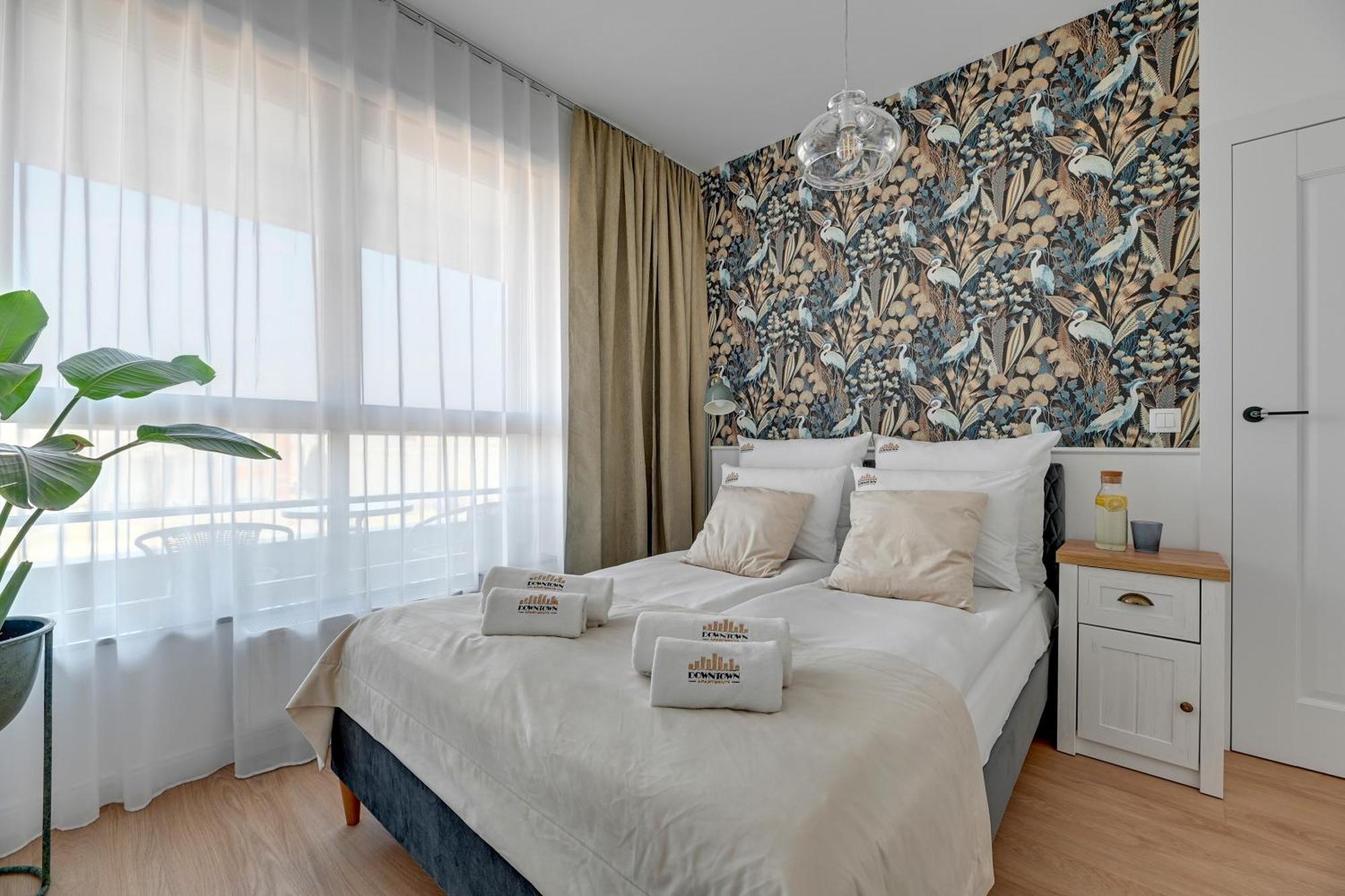 Doki Living - Foodhall & Parking By Downtown Apartments Гданск Екстериор снимка